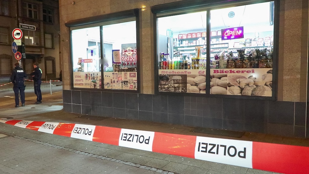 Größerer Polizeieinsatz im Stadtteil Oberbilk: Mann in Kiosk verletzt © Patrick Schüller