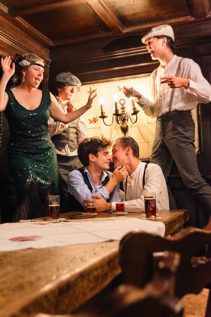 Das Theaterkollektiv Düsseldrama lädt Jugendliche und junge Erwachsene zwischen 16 und 27 Jahren zum Theaterworkshop "Vor dem Rosa Winkel" ein © Düsseldrama/Lukas Marvin Thum Das Theaterkollektiv Düsseldrama lädt Jugendliche und junge Erwachsene zwischen 16 und 27 Jahren zum Theaterworkshop "Vor dem Rosa Winkel" ein © Düsseldrama/Lukas Marvin Thum