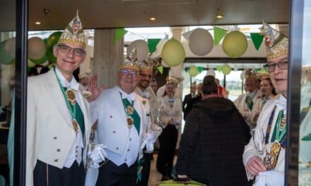Närrische Schiffstour der WEISSFRÄCKE: Karneval zwischen Düsseldorf, Bonn und&nbsp;Köln