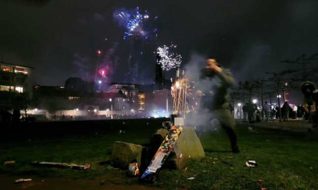 Offizielle Stellungnahme der Stadt Düsseldorf: Jahreswechsel 2025/2026 verlief weitgehend ruhig – enge Zusammenarbeit von Ordnungsamt, Feuerwehr, Polizei und Hilfsorganisationen