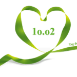 Grüne Menschenkette vor dem Rathaus setzt Zeichen für Kinderhospizarbeit