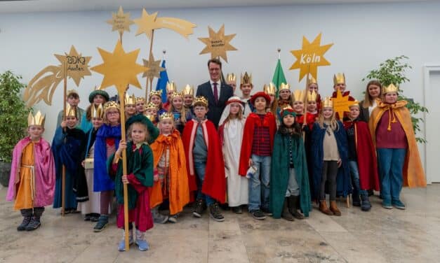 Sternsinger bringen Segen in die Staatskanzlei