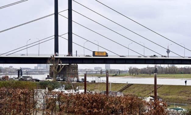 Austausch der Messgeräte an der Theodor-Heuss-Brücke erfolgt