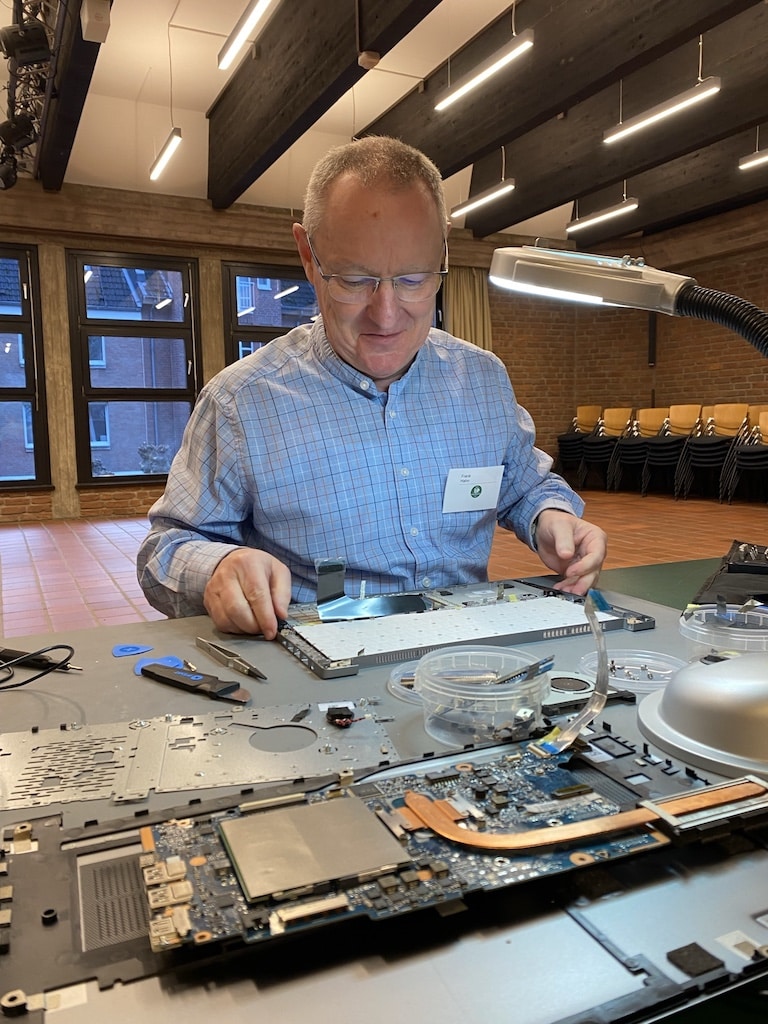 Mit Freude bei der Sache sind alle im Repair-Café Kaiserswerth Foto: privat Mit Freude bei der Sache sind alle im Repair-Café Kaiserswerth Foto: privat