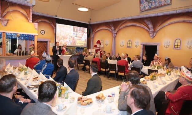 Wirtschaft trifft Karneval beim Närrischen Frühstück