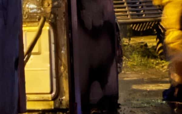 Waschmaschine in Telefonzelle angezünde