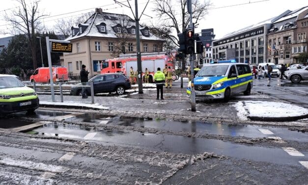 Einsatzfahrt zum Düsseldorfer Flughafen führt zu Straßenbahnstörung