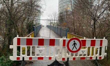 Fußgängerbehelfsbrücke Kennedydamm vorübergehend gesperrt