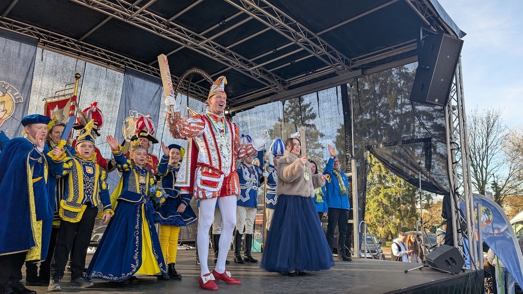 Angermunder Biwak mit strahlendem Sonnenschein © Gabriele Schreckenberg Angermunder Biwak mit strahlendem Sonnenschein © Gabriele Schreckenberg