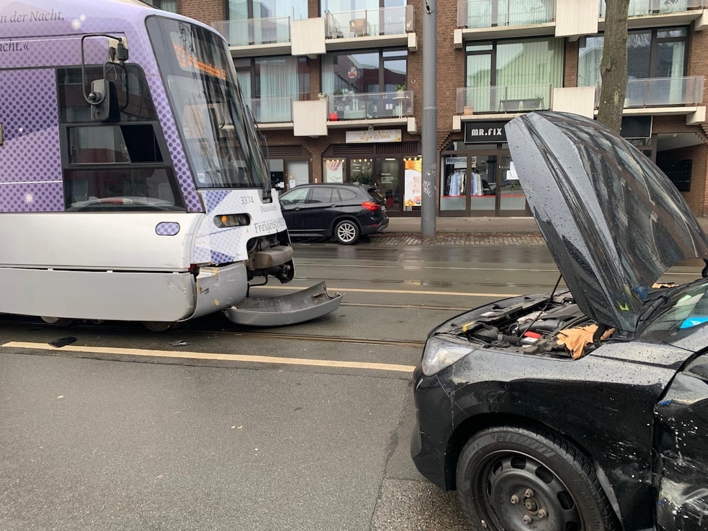 Symbolbild Straßenbahnunfall © LB / Olaf Oidtma