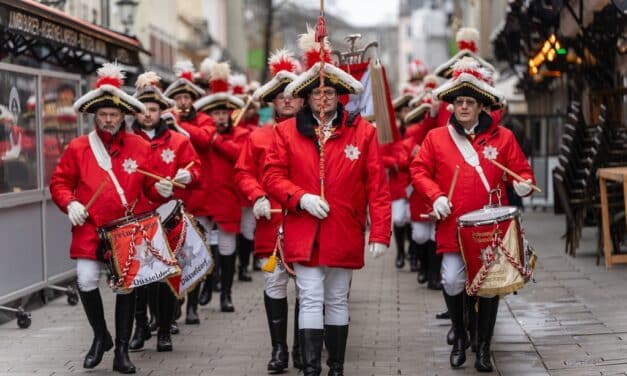 Marktplatz stand ganz im Zeichen der Garden: Prinzengarde feierte traditionsreiches Biwak