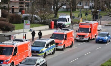 Feuermeldung in Garath – Feuerwehr löscht Kellerbrand, mehrere Leichtverletzte