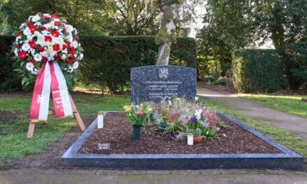 Stille Kranzniederlegung zum 90. Geburtstag von Marie-Luise Smeets