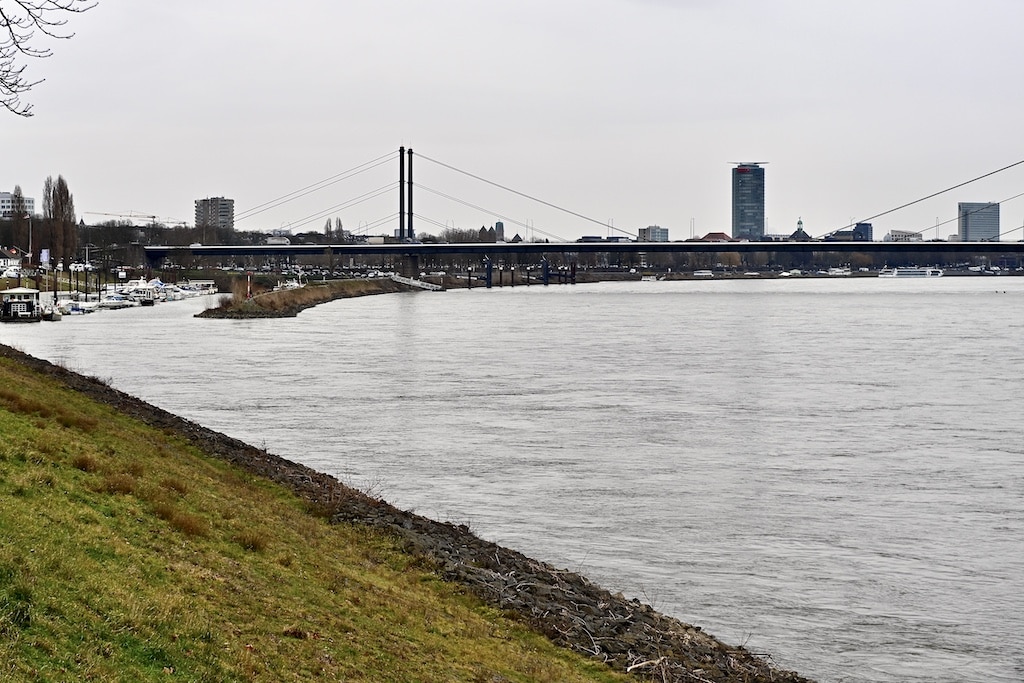 Symbolbild Blick auf die Theodor-Heuss-Brücke © Lokalbüro