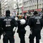 Zahlreiche Versammlungen erwartet: Polizei warnt vor Verkehrsbehinderungen am Wochenende