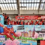 Japanischer Rosenmontagswagen feiert besondere Freundschaft
