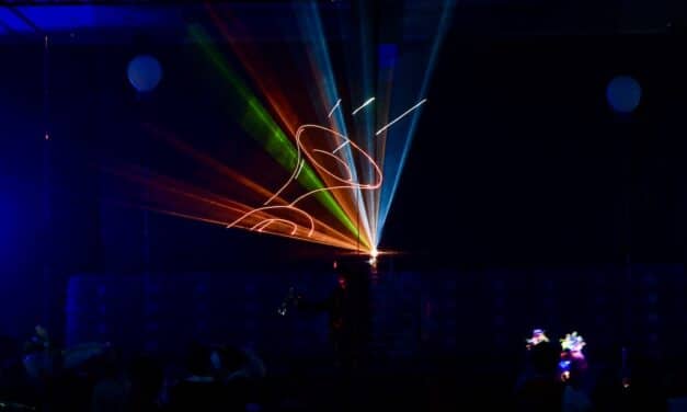 Rheinlandsaal erstrahlt im Glanz der Geschichte – Prinzengarde Blau-Weiss feiert mit spektakulärer Jubiläumsgala