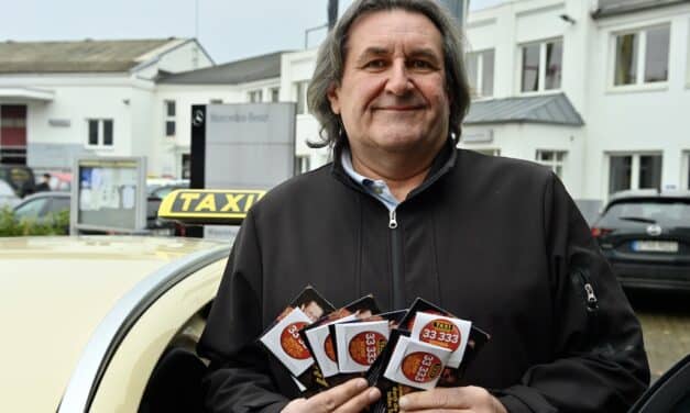 Taxifahrer verteilen Kondome: Präventionsaktion zum Karneval in Düsseldorf