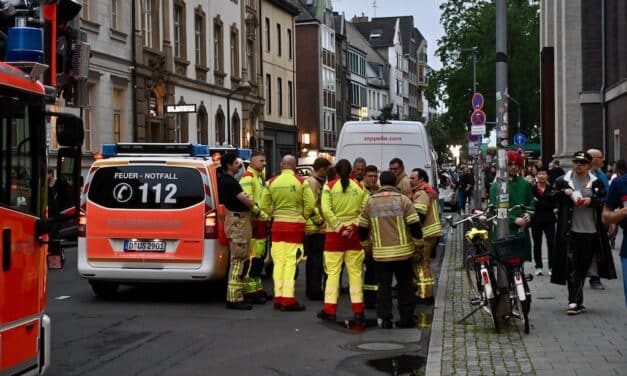 Feuerwehr Düsseldorf: 150 zusätzliche Kräfte an Altweiber und Rosenmontag im Einsatz