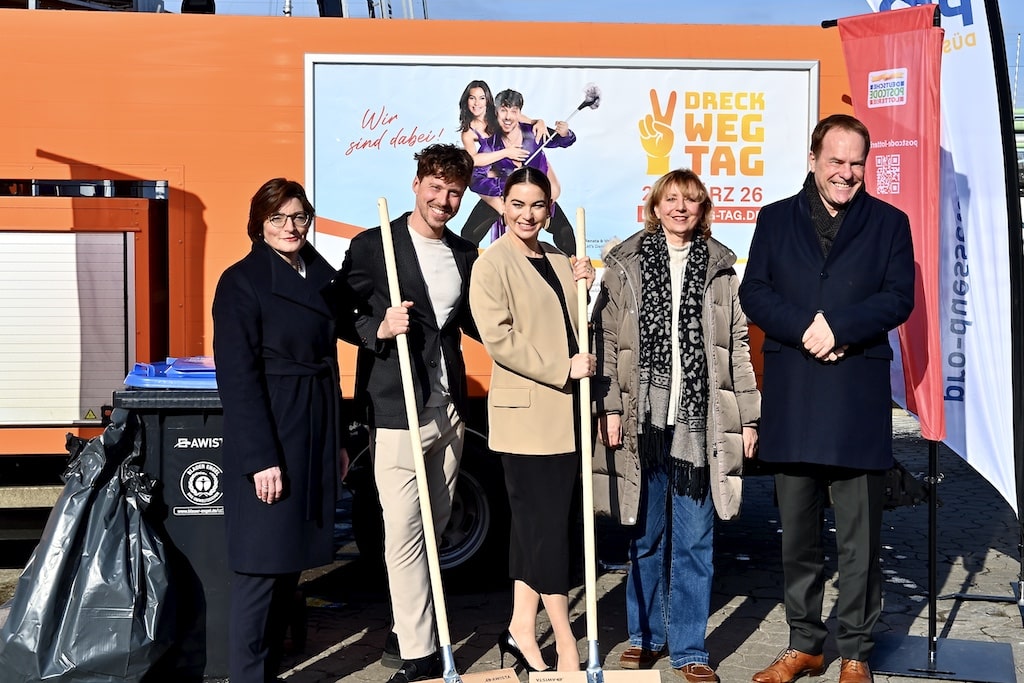 Dr. Ulrike Diederichs, Valentin und Renata Lusin, Renate Böhm und Oberbürgermeister Dr. Stephan Keller © Lokalbüro