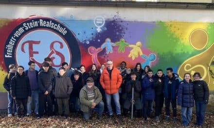 Neuer Miniwald wächst auf dem Schulhof