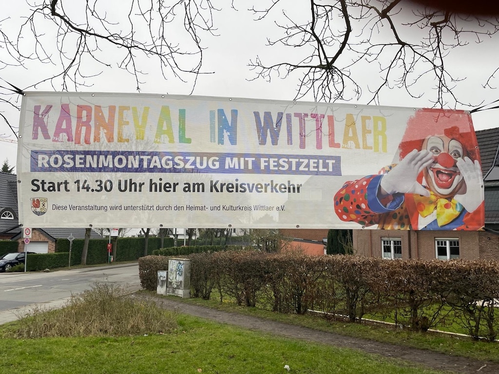 Einladend ist schon das Plakat, das auf den Rosenmontagszug hinweist © Christof Roche