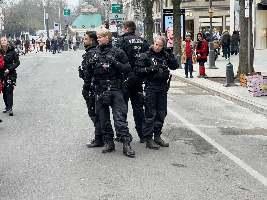 Die Polizei sorg für Sicherheit an den tollen Tagen © Lokalbüro