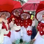 Bunt im Grau: Altweiber feiert gegen den Regen&nbsp;an