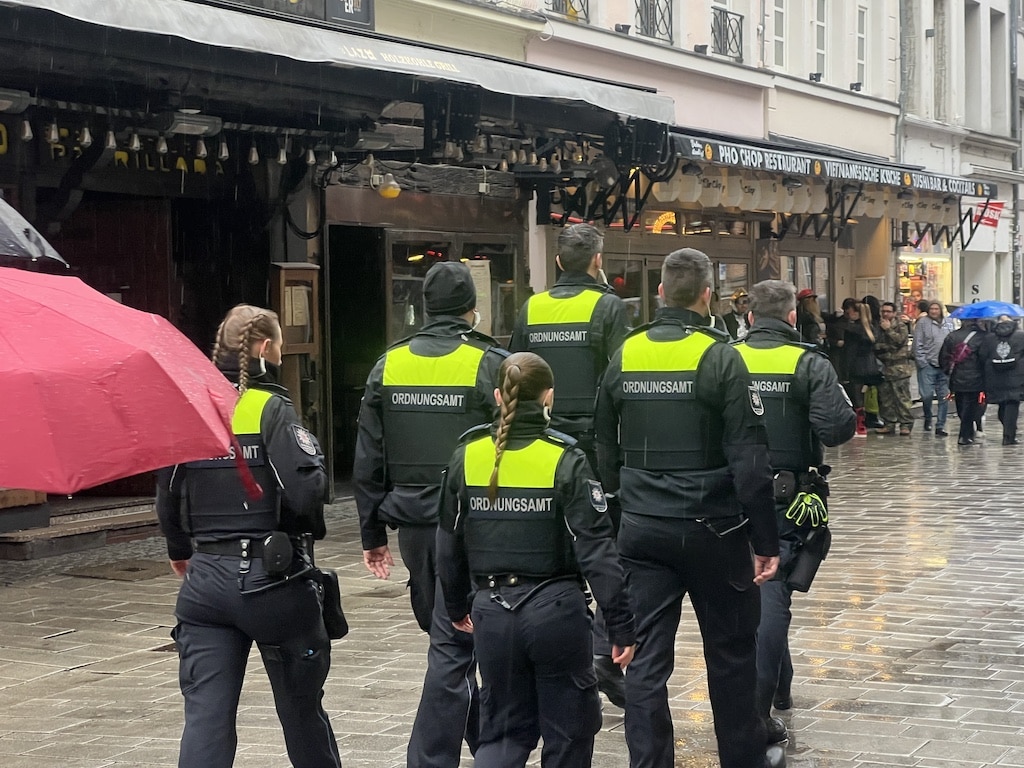 Ordnungsamt am Altweiber © Lokalbüro