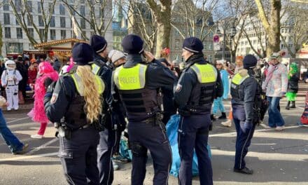 Rosenmontag in der Landeshauptstadt: „Mer bliewe bunt – ejal wat&nbsp;kütt!“