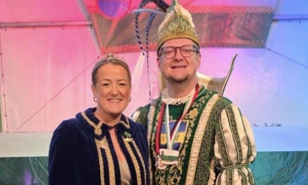 Volmerswerth trotzt der Kälte und feiert ausgelassen im Festzelt