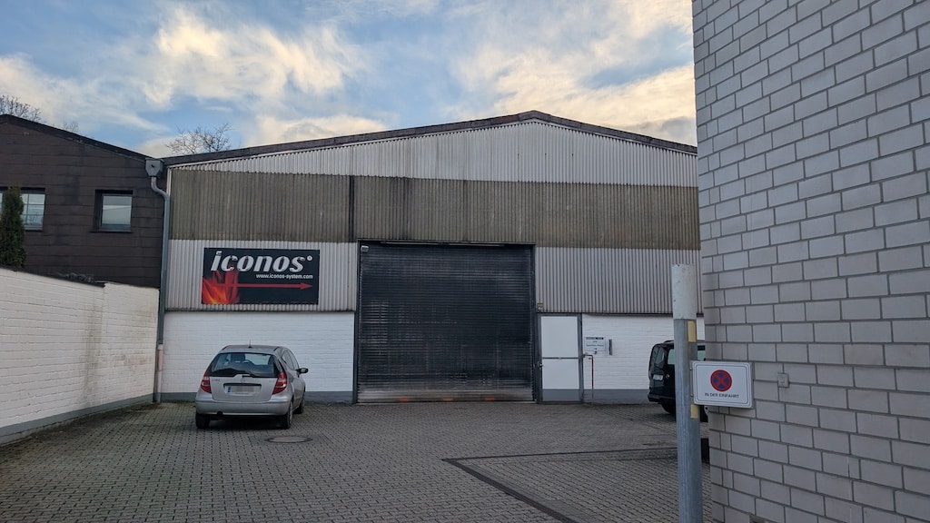 Das sind die Reste der abgebrannten Lagerhalle in der Wacholderstraße © Gabriele Schreckenberg Das sind die Reste der abgebrannten Lagerhalle in der Wacholderstraße © Gabriele Schreckenberg