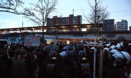 Versammlungen in Garath verlaufen weitgehend friedlich – Tausende bei Gegenprotesten