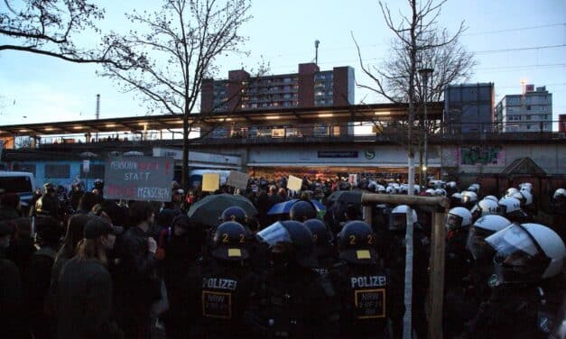 Versammlungen in Garath verlaufen weitgehend friedlich – Tausende bei Gegenprotesten