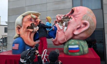 Karneval in Düsseldorf: Nach Rosenmontag Abbau von Motivwagen – Drei Exemplare bleiben erhalten