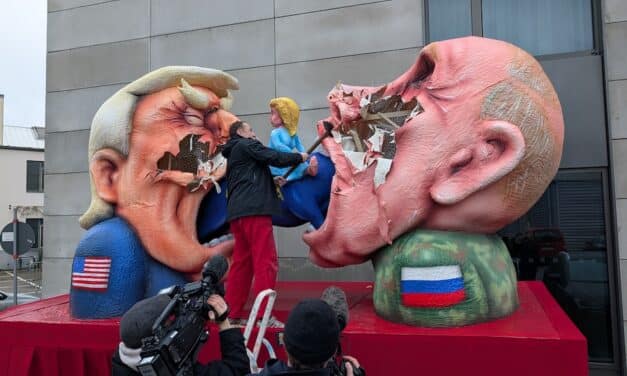 Karneval in Düsseldorf: Nach Rosenmontag Abbau von Motivwagen – Drei Exemplare bleiben erhalten