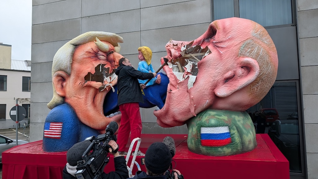 Jack Tilly zerstört seine Karnevalswagen