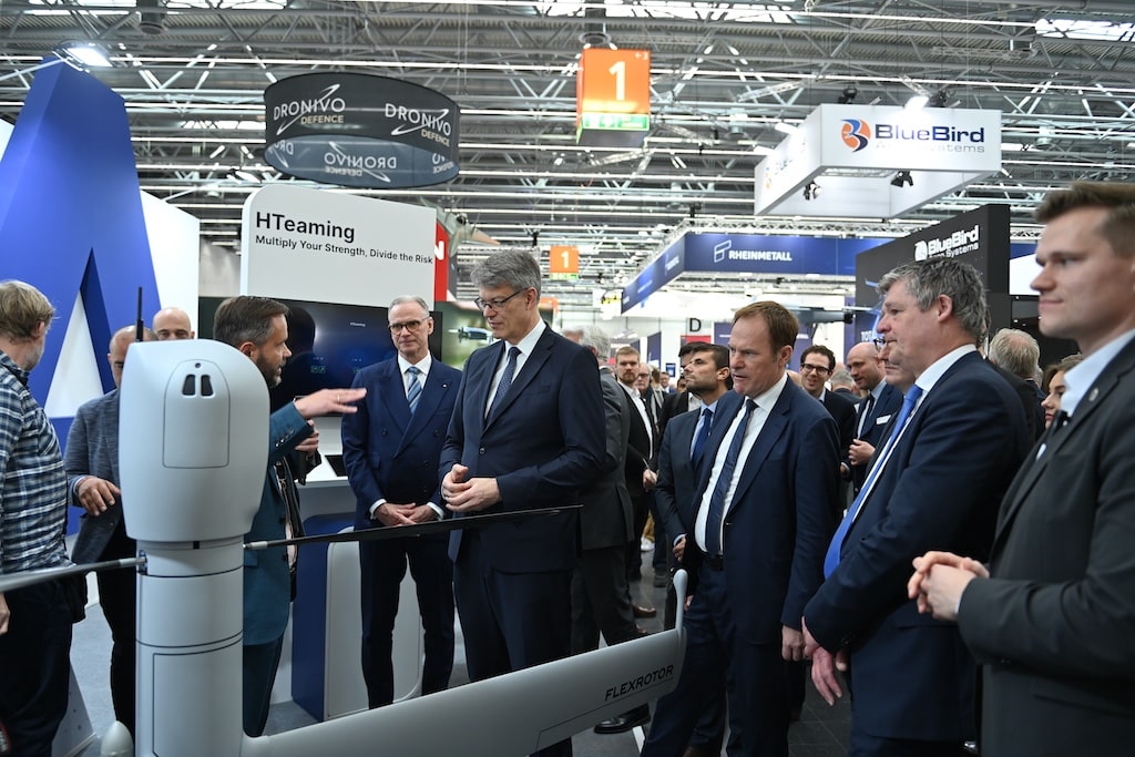 Bundesverkehrsminister Patrick Schnieder -Schirmherr der Veranstaltung -, Oberbürgermeister Dr. Stephan Keller und  Messechef Wolfram N. Diener beim Messerundgang