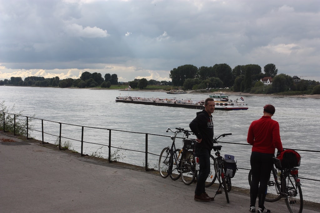 Schön ist’s am Rhein. Und noch schöner, wenn die Fähre wieder fährt © Gabriele Schreckenber