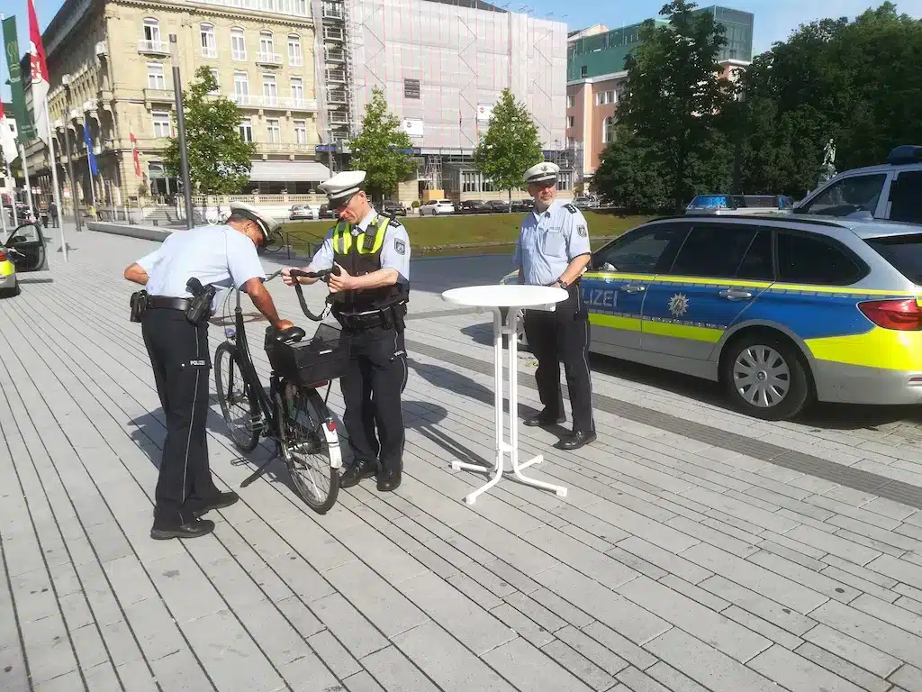 Symbolbild Fahrradregistrierung am Corneliuspaltz Foto: LOKALBÜRO