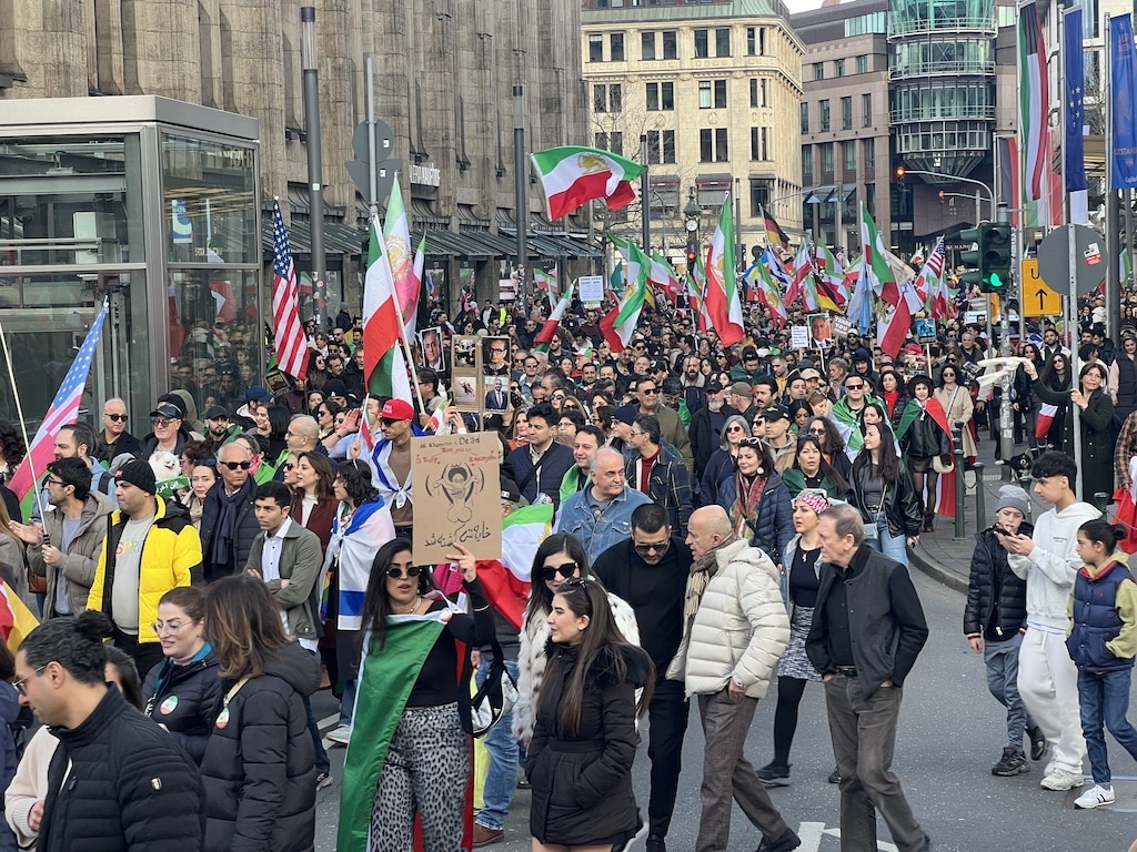 Mehrere Tausend heute bei der Demonstration © Lokalbüro