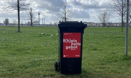 Düsseldorf rüstet auf: Mehr als 400 Saisontonnen für Parks und Rheinufer