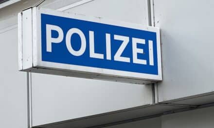 Bewaffneter Raub auf Discounter in Rath – Täter flüchtet mit S‑Bahn