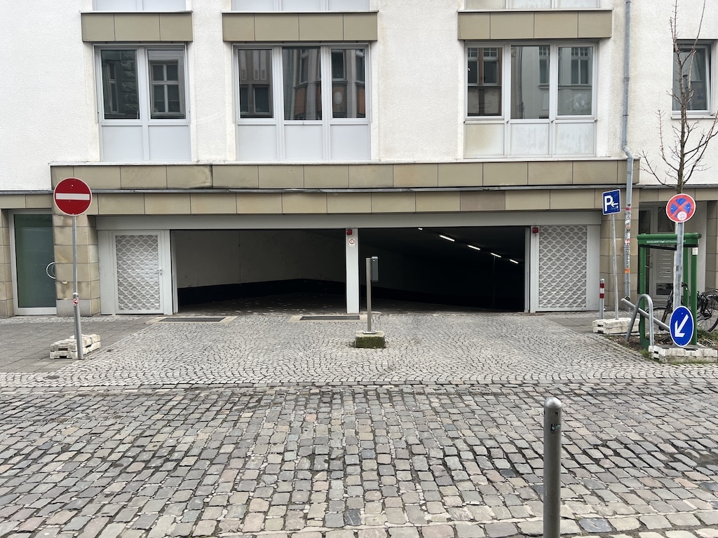 Zu- und Abfahrt Parkhaus Rheinufertunnenl in der Schulstraße © Lokalbüro