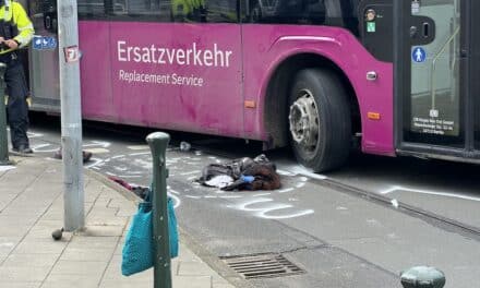 83-Jährige stirbt nach Busunfall in der Stadtmitte