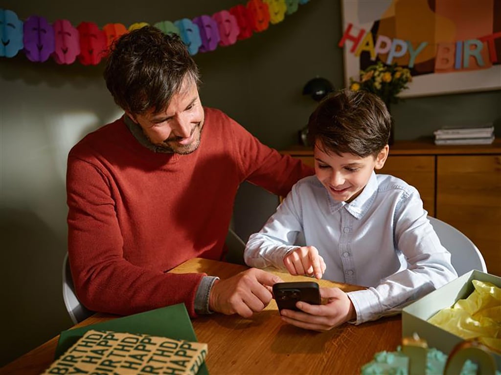 Keyvisual mit Eltern Mediennutzung © AOK Rheinland/Hamburg