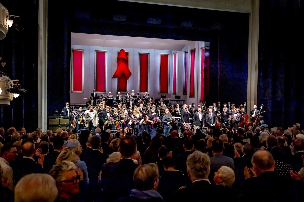 Viel Applaus und Standing Ovation für die Künstlerinnen und Künstler der 16. Festlichen Operngala für die Deutsche AIDS-Stiftung am 7. März 2026 im Opernhaus Düsseldorf. © Anne Orthen