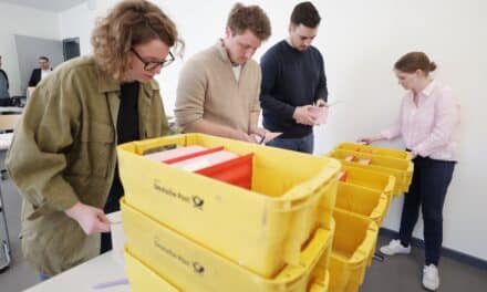 1.100 Ehrenamtliche zählen Stimmen – Zaum würdigt Einsatz beim Ratsbürgerentscheid