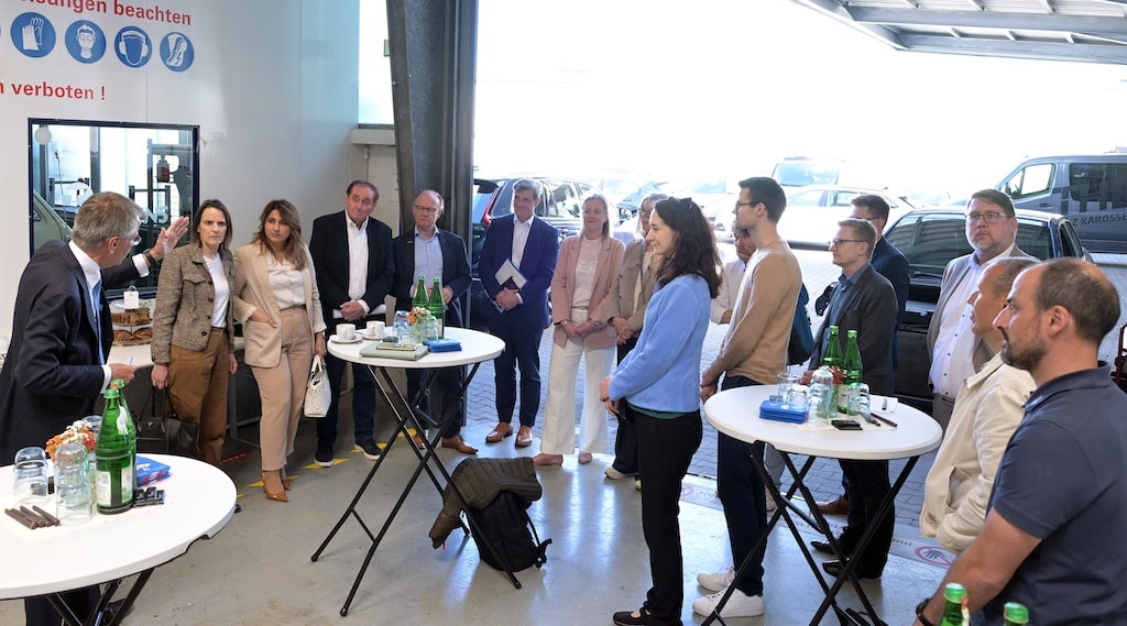 Im Rahmen des Masterplans Handwerk fand am Mittwoch, 29. April 2026, die zweite Betriebsbesichtigung der Reihe "Erlebnis Handwerk" bei der Thedens GmbH am Standort Düsseldorf-Flingern statt. Die Veranstaltung wurde von der Wirtschaftsförderung Düsseldorf gemeinsam mit der Handwerkskammer Düsseldorf sowie der Kreishandwerkerschaft Düsseldorf durchgeführt. © Wilfried Meyer