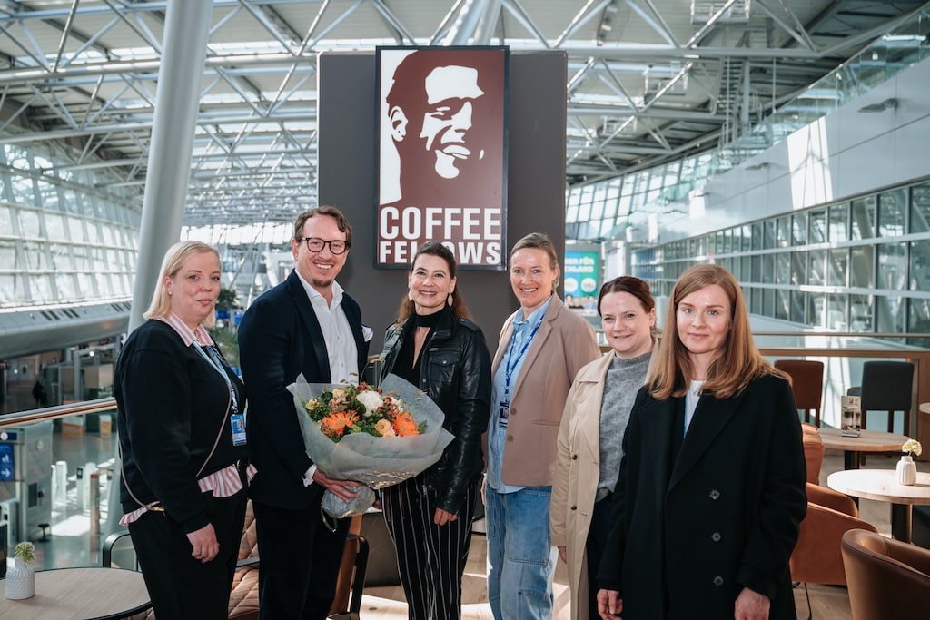 Gehen als Kaffeegefährten nun gemeinsame Wege: Jeannette Quandt, Area Managerin Coffee Fellows, Andreas Zürker, Head Of Business Development und Expansion Coffee Fellows, sowie von der Flughafen Düsseldorf GmbH Anja Dauser, Leiterin Commercial, Pia Klauck, Leiterin Commercial Operations, Saskia Wolf-Sauermann, Projekt Development. © Lucas Coersten